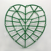 Сетка для создания цветочного панно в форме сердца, длина - 36 см, высота - 39 см.